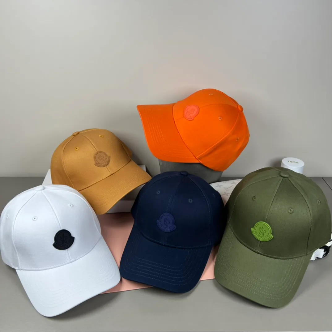 P52 comes with dust bag and MONCLER mouth covering🎩Good quality, high-end and stylish, super popular💖The texture is great, it’s great to match when out on the street! Fashion trends! A must-have item for going out, the same style for men and women, get it now!