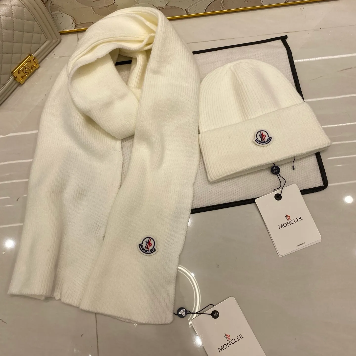 Moncler cashmere knitted hat + scarf🧣