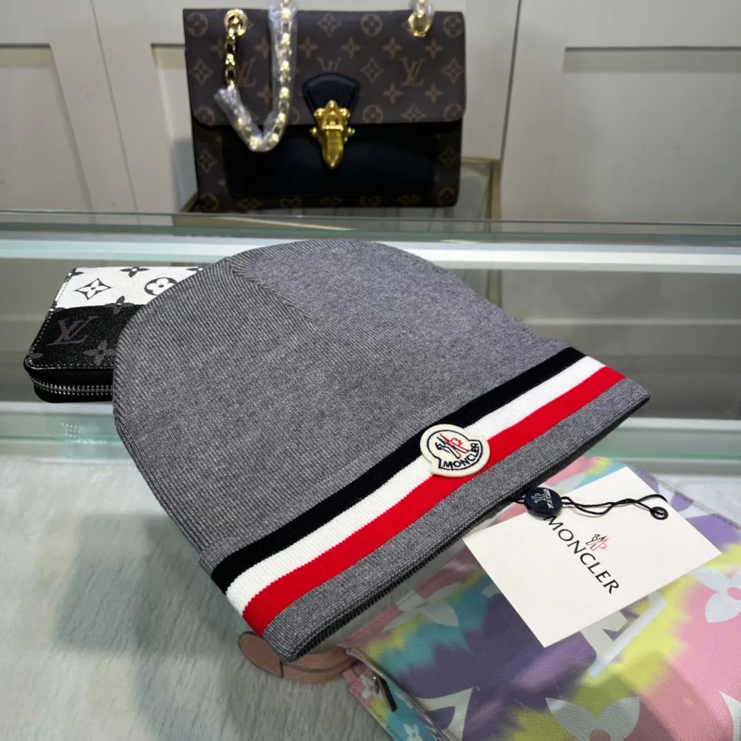P50 comes with dust bag 🌺【MONCLER】Official website classic model, pay attention to the quality, the only one in the market that pays attention to quality details, 70% wool, 30% rabbit fur knitted hat! The same style for men and women, thicker and warmer, fashionable and popular 🌸First-class quality, the best brand for warmth in autumn and winter, order now, limited edition