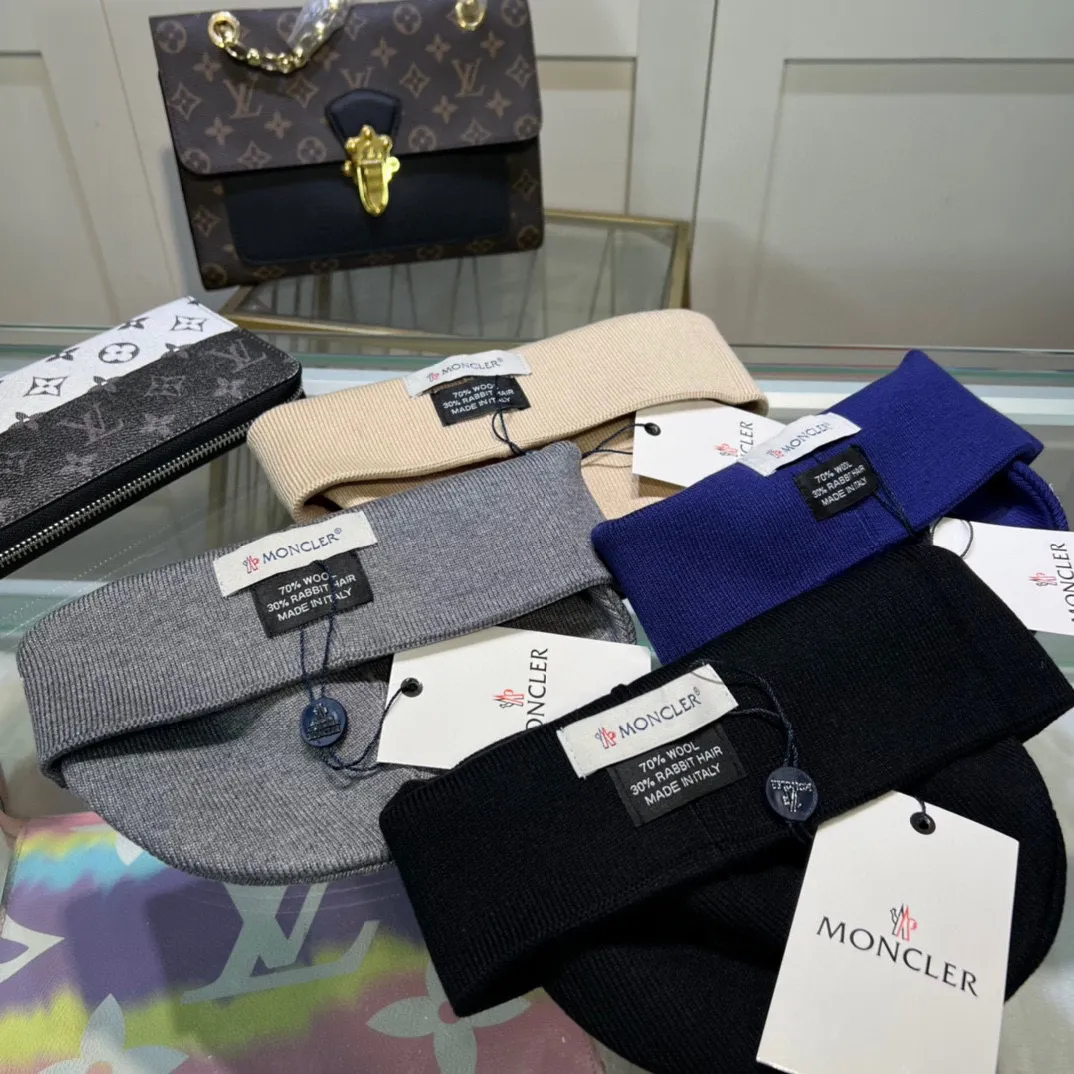 P50 comes with dust bag 🌺【MONCLER】Official website classic model, pay attention to the quality, the only one in the market that pays attention to quality details, 70% wool, 30% rabbit fur knitted hat! The same style for men and women, thicker and warmer, fashionable and popular 🌸First-class quality, the best brand for warmth in autumn and winter, order now, limited edition