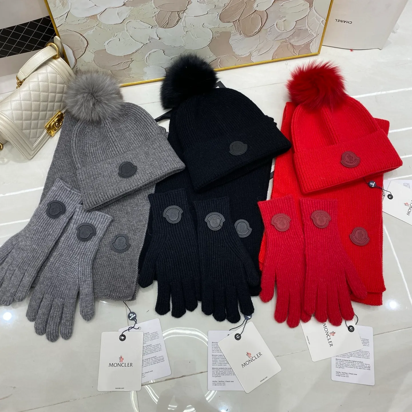 Moncler three-piece set cashmere knitted hat (fox fur ball) + scarf 🧣 + gloves 🧤