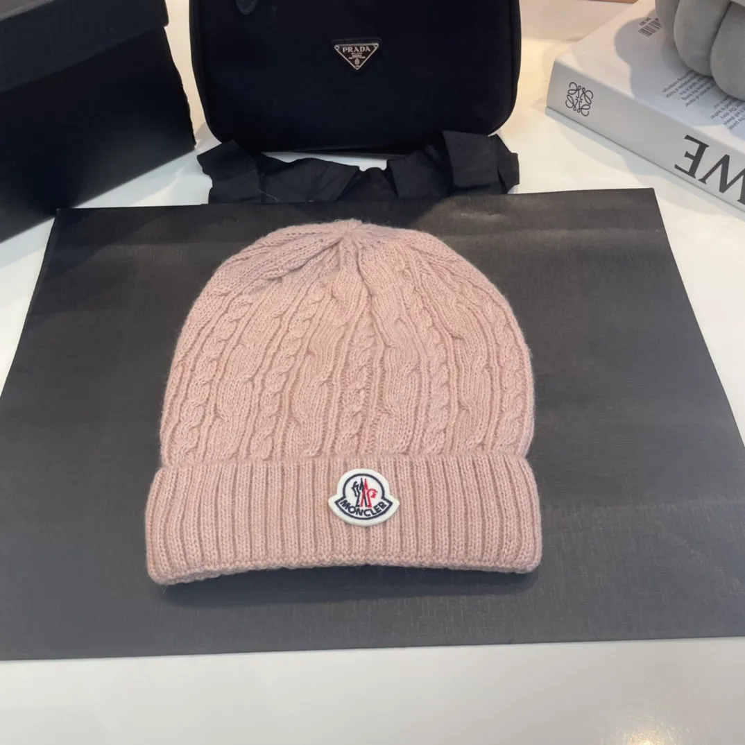 P180 Moncler wool knitted three-piece set, gloves + hat + scarf set ❄️ Wool knitted, super cute with cashmere scarf, a must-have for autumn and winter