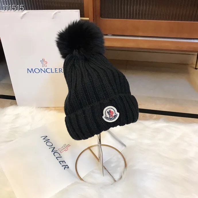 Special P76 🧢MONCLER Mouth Mouth 👒 2021 autumn and winter counter knitted beanie hat, equipped with customized dust bag, versatile style is super popular, paired with fox fur balls, the texture is first-class, and it is a great match when going out on the street! 15色入#