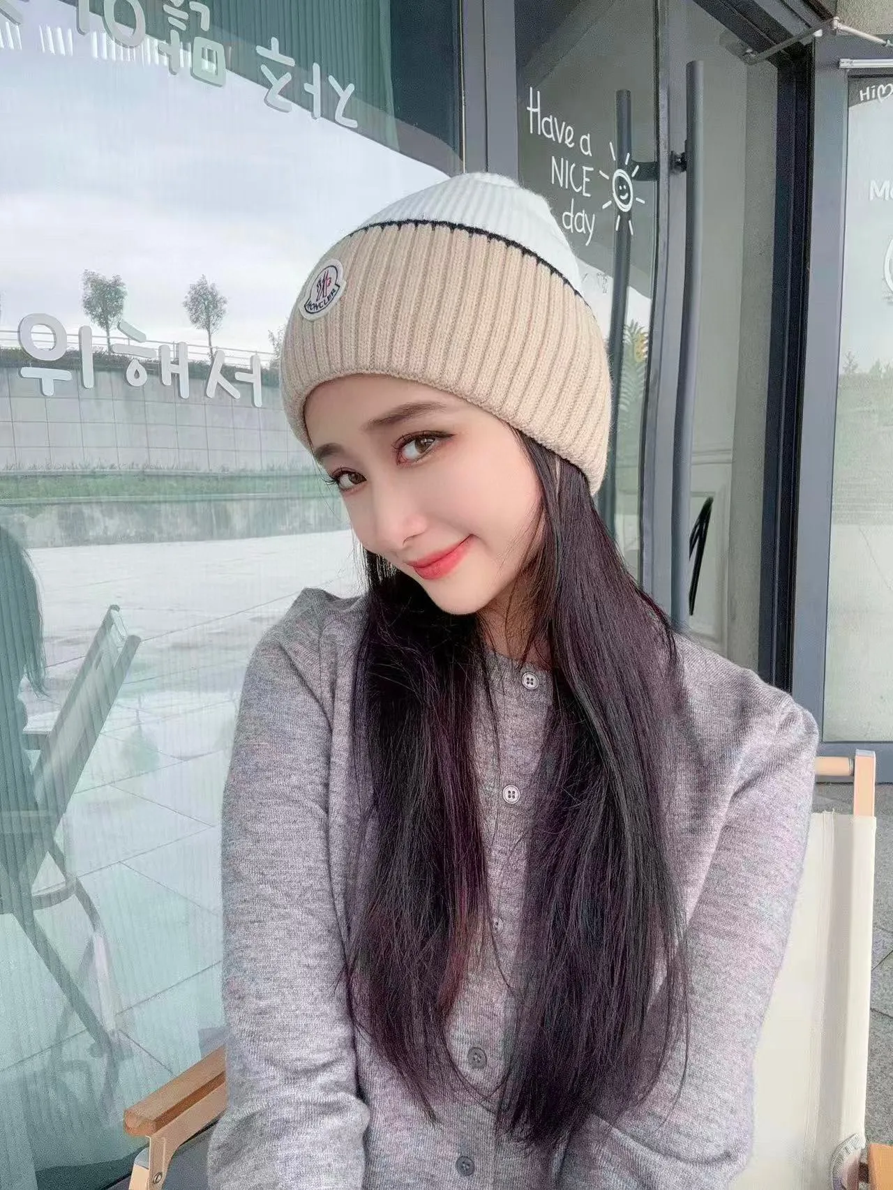 P50 comes with dust bag MONCLER mouth covering 🎩Good quality, high-end atmosphere, super popular 💖The texture is great, it’s great to match when out on the street! Fashion trends! A must-have item for going out, the same style for men and women, get it now!
