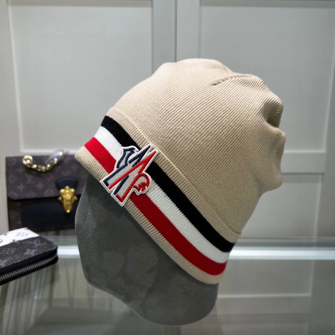 P50 comes with dust bag 🌺【MONCLER】Official website classic model, pay attention to the quality, the only one in the market that pays attention to quality details, 70% wool, 30% rabbit fur knitted hat! The same style for men and women, thicker and warmer, fashionable and popular 🌸First-class quality, the best brand for warmth in autumn and winter, order now, limited edition