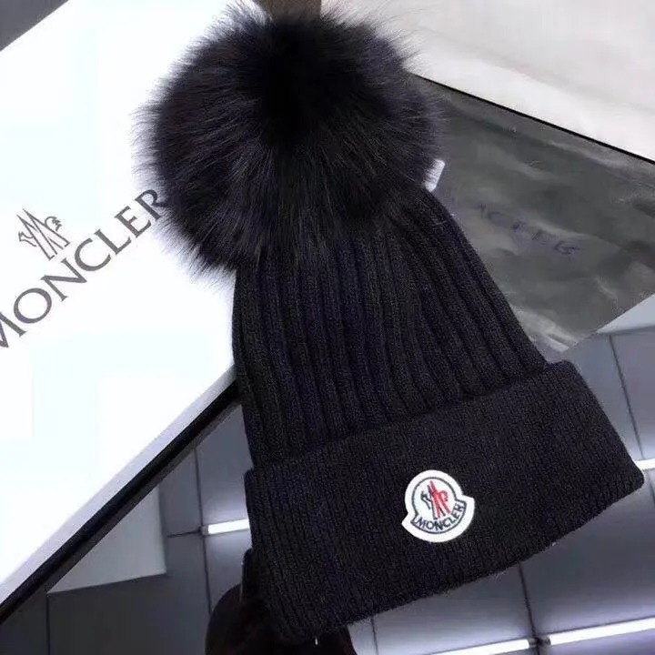 MONCLER muzzle wool hat with fox fur ball of the same color, rabbit fleece fabric, soft and comfortable to the touch, ultra-fine and smooth