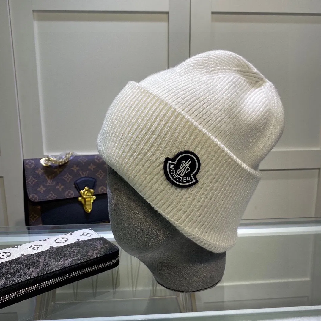 P50 comes with dust bag🌺【MONCLER】wool knitted hat! There is a scannable QR code inside! Selected wool base, the same style for men and women, thickened for warmth, fashionable and popular🌸First-class quality, the best brand for keeping warm in winter, order now, limited edition