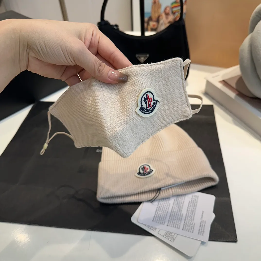 P80 Moncler muzzle hat + mask imitating cold set Autumn and winter women's wool woven warm knitted hat Cashmere soft and waxy texture, authentic quality enjoyment! Original label! High quality in stock!
