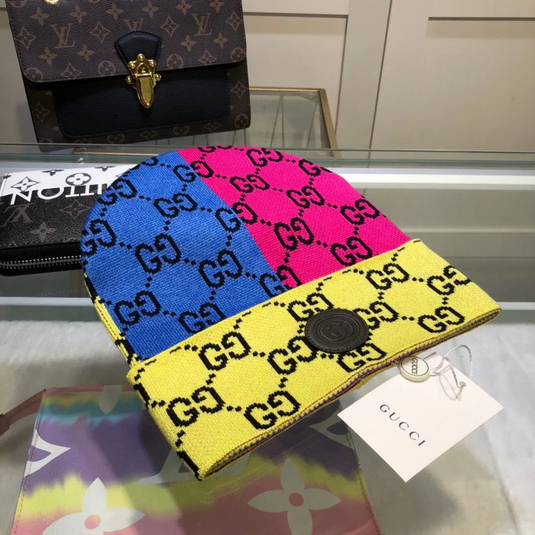 P44 comes with dust bag, GUCCI official website color matching series! The latest wool blended knitted hat, 💓 replica of the original from the official website. Very soft and skin-friendly, very elastic 💓 textured and very versatile ~ very warm, a must-have item in autumn and winter, unisex, can be worn by any head size. Really recommended