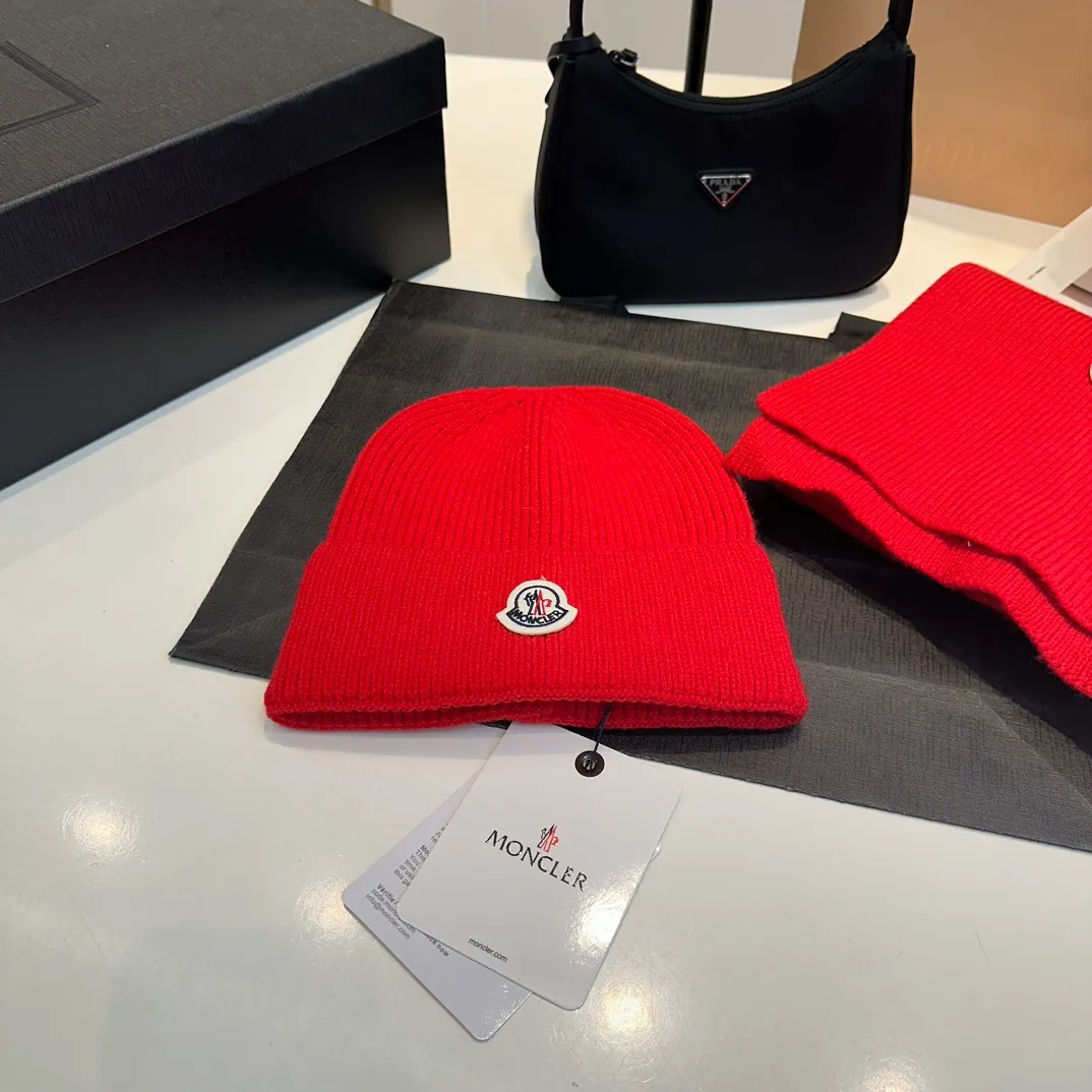 P160 Moncler muzzle suit autumn and winter style cuffed wool knitted beanie High quality customization! This must be my favorite of minimalism. It is clean, neat, fashionable and versatile, and will definitely not be picky about your face shape! A fashionable classic that lasts forever! Both men and women are welcome!