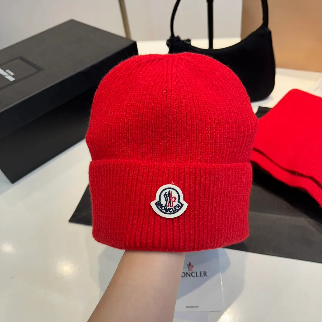 P160 Moncler muzzle suit autumn and winter style cuffed wool knitted beanie High quality customization! This must be my favorite of minimalism. It is clean, neat, fashionable and versatile, and will definitely not be picky about your face shape! A fashionable classic that lasts forever! Both men and women are welcome!