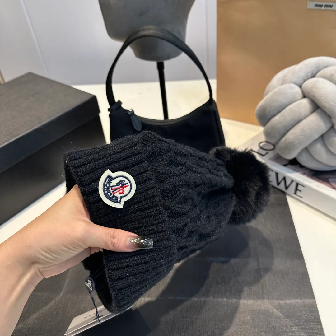 P60 MONCLER 25 autumn new product wool ball ear protection knitted toe wool hat cold hat sweet