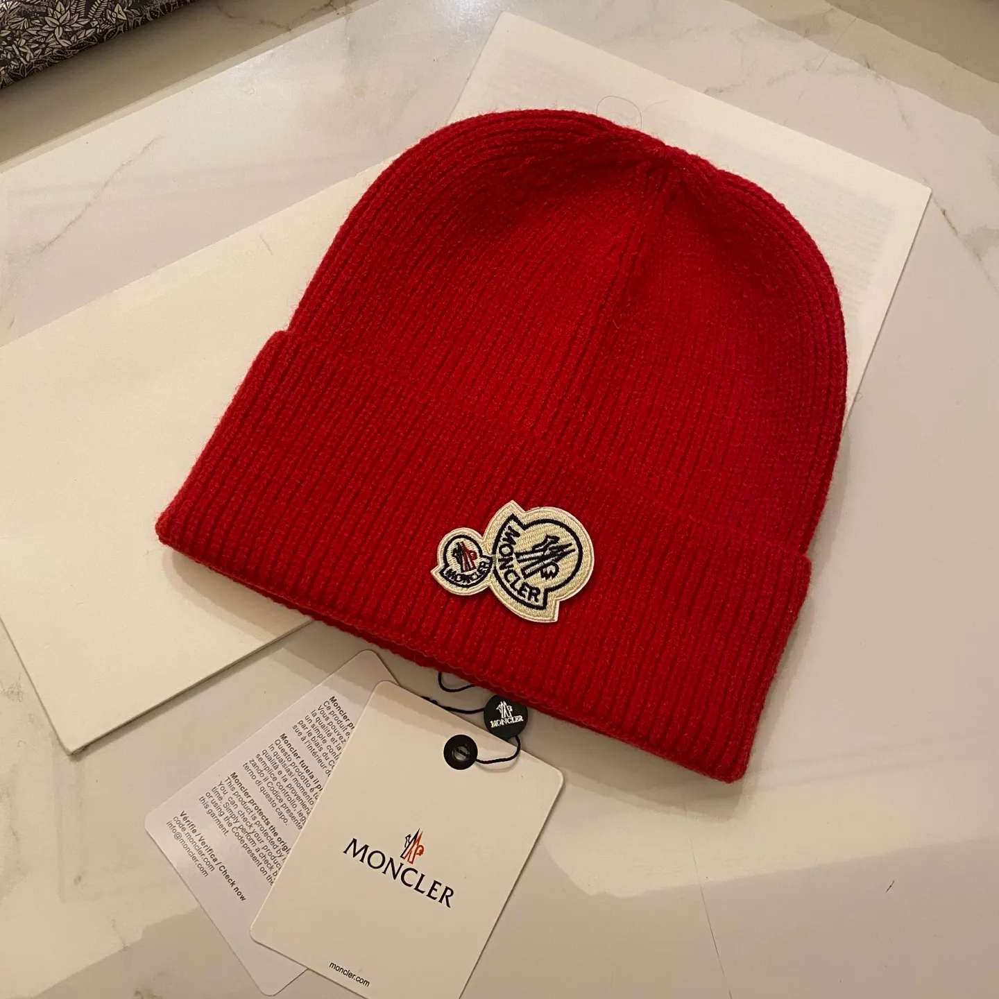 Moncler muzzle cashmere knitted hat