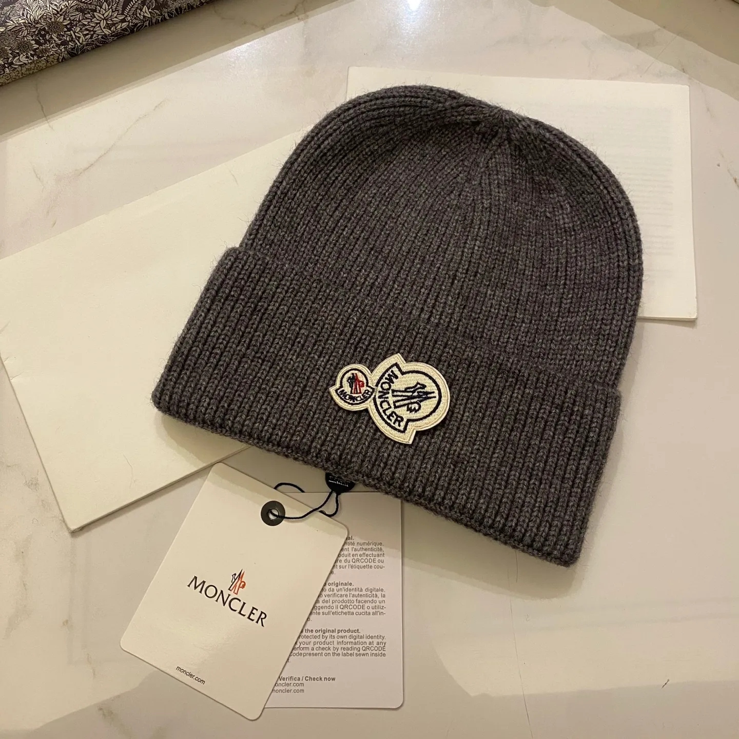 Moncler muzzle cashmere knitted hat