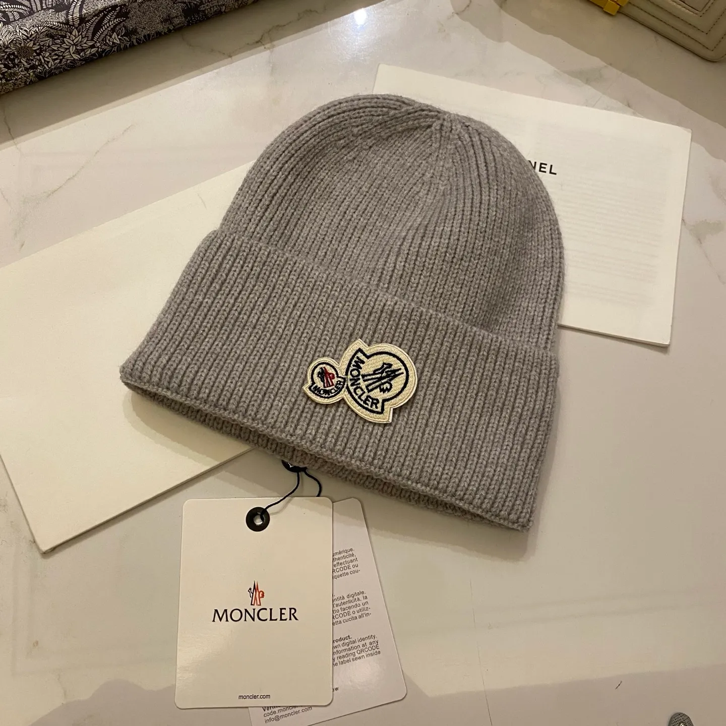 Moncler muzzle cashmere knitted hat