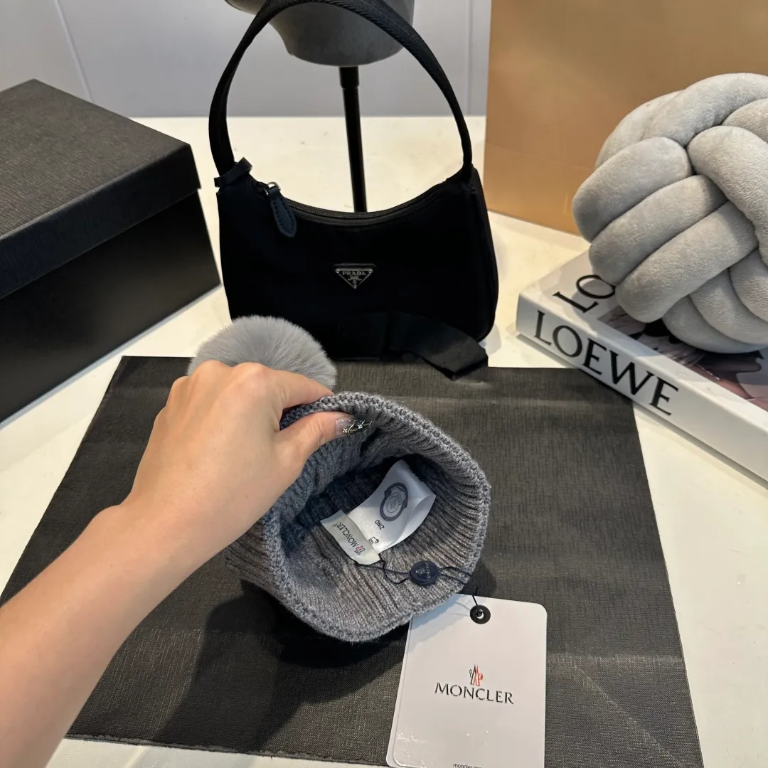 P60 MONCLER 25 autumn new product wool ball ear protection knitted toe wool hat cold hat sweet