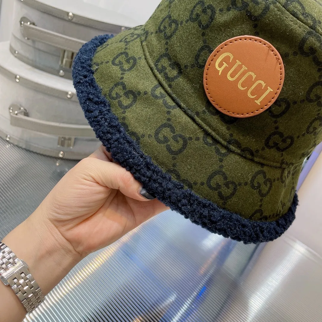 Wholesale price: 70 Gucci Gucci 21 autumn and winter new presbyopic leather logo fisherman hat, ancient * environmentally friendly fur double-sided fisherman, good-looking and warm fisherman, good-looking, go for it