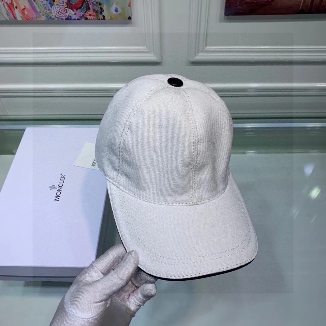 🉐90 Comes with a packaging bag, Moncler’s classic original baseball cap with a muzzle, a classic and popular style, custom-made with 1:1 mold opening at the counter, original canvas fabric + first-layer cowhide, pure cotton lining, light and breathable! The quality is great, the basic head circumference is 56cm, and the patch is adjustable.