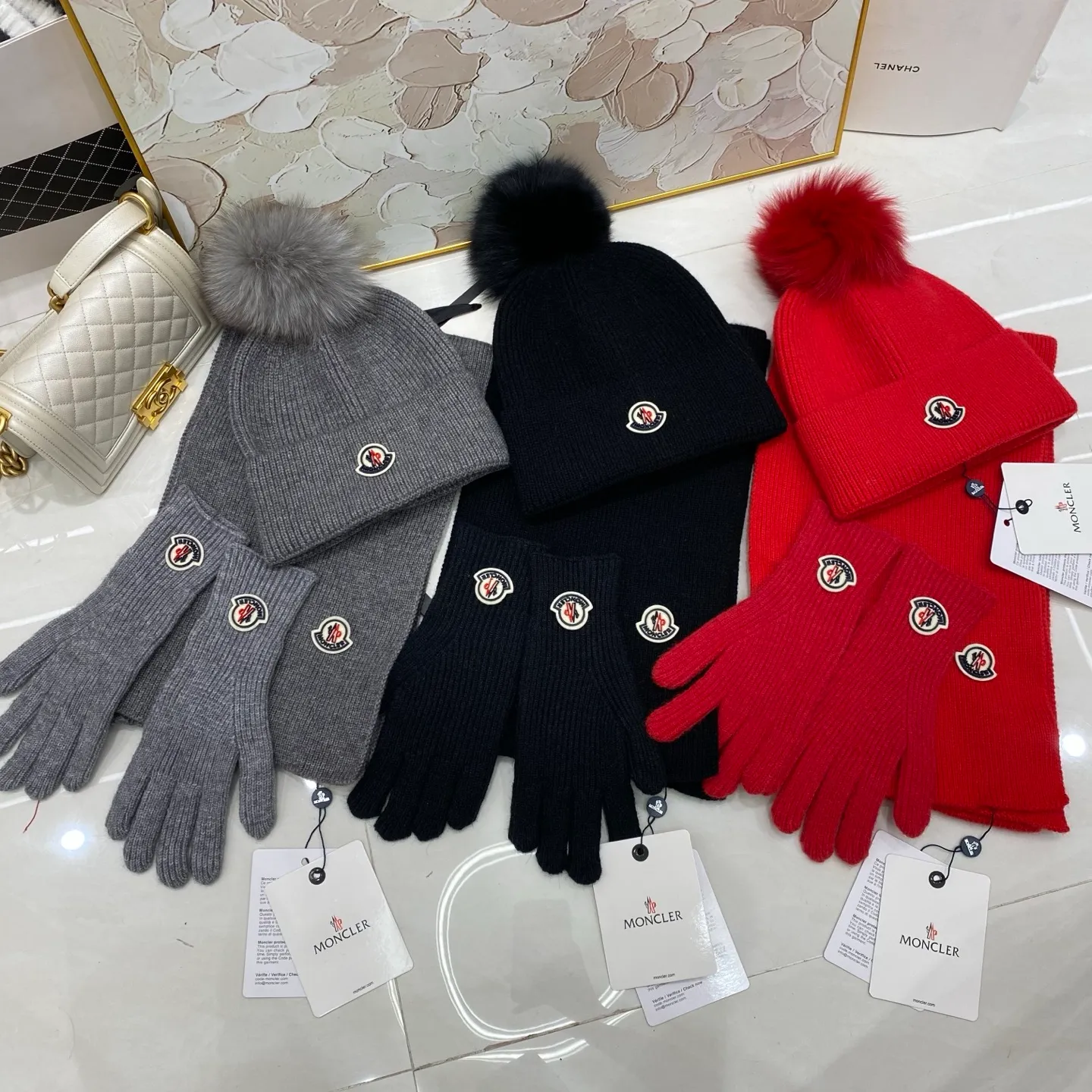 Moncler three-piece set cashmere knitted hat (fox fur ball) + scarf 🧣 + gloves 🧤