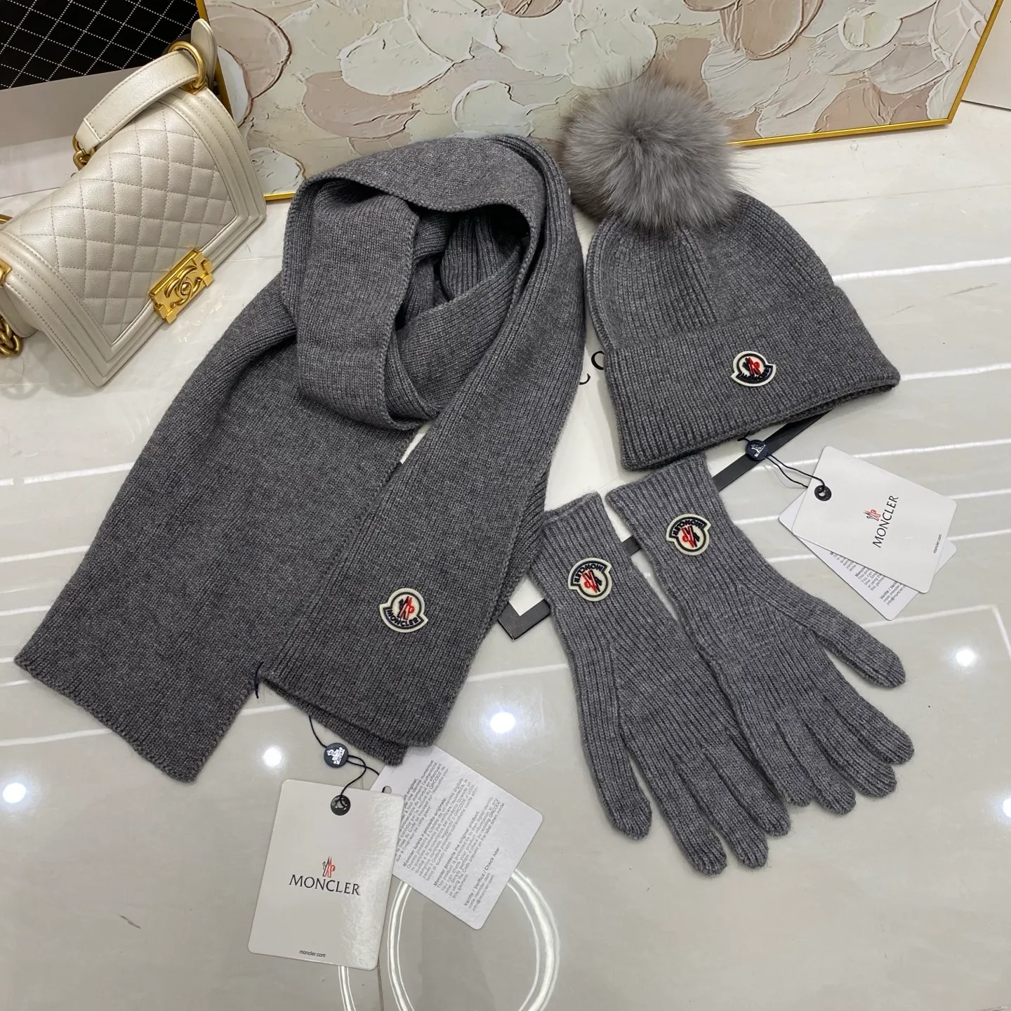 Moncler three-piece set cashmere knitted hat (fox fur ball) + scarf 🧣 + gloves 🧤
