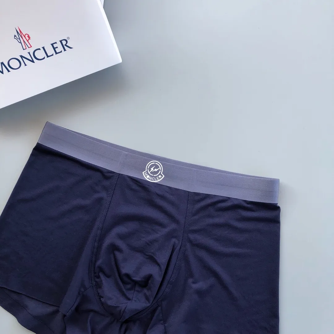 🉐360MONCLER high quality! Fashionable and classic premium men's underwear! Foreign trade overseas orders, original order quality, seamless cutting technology, scientifically matched 91% modal + 9% spandex, silky, breathable and comfortable! Stylish! Not tight at all. Designed according to ergonomics to highlight the sexy charm of men. Super easy to wear. 3 pairs in a box, L-XXXL, up to size 38 (Note: Underwear and socks are non-returnable and non-exchangeable)