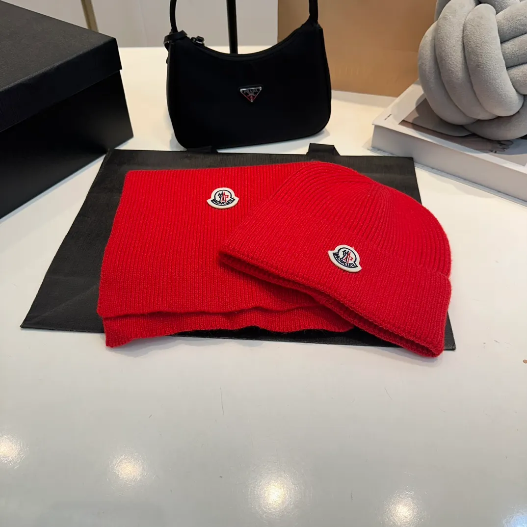 P160 Moncler muzzle suit autumn and winter style cuffed wool knitted beanie High quality customization! This must be my favorite of minimalism. It is clean, neat, fashionable and versatile, and will definitely not be picky about your face shape! A fashionable classic that lasts forever! Both men and women are welcome!