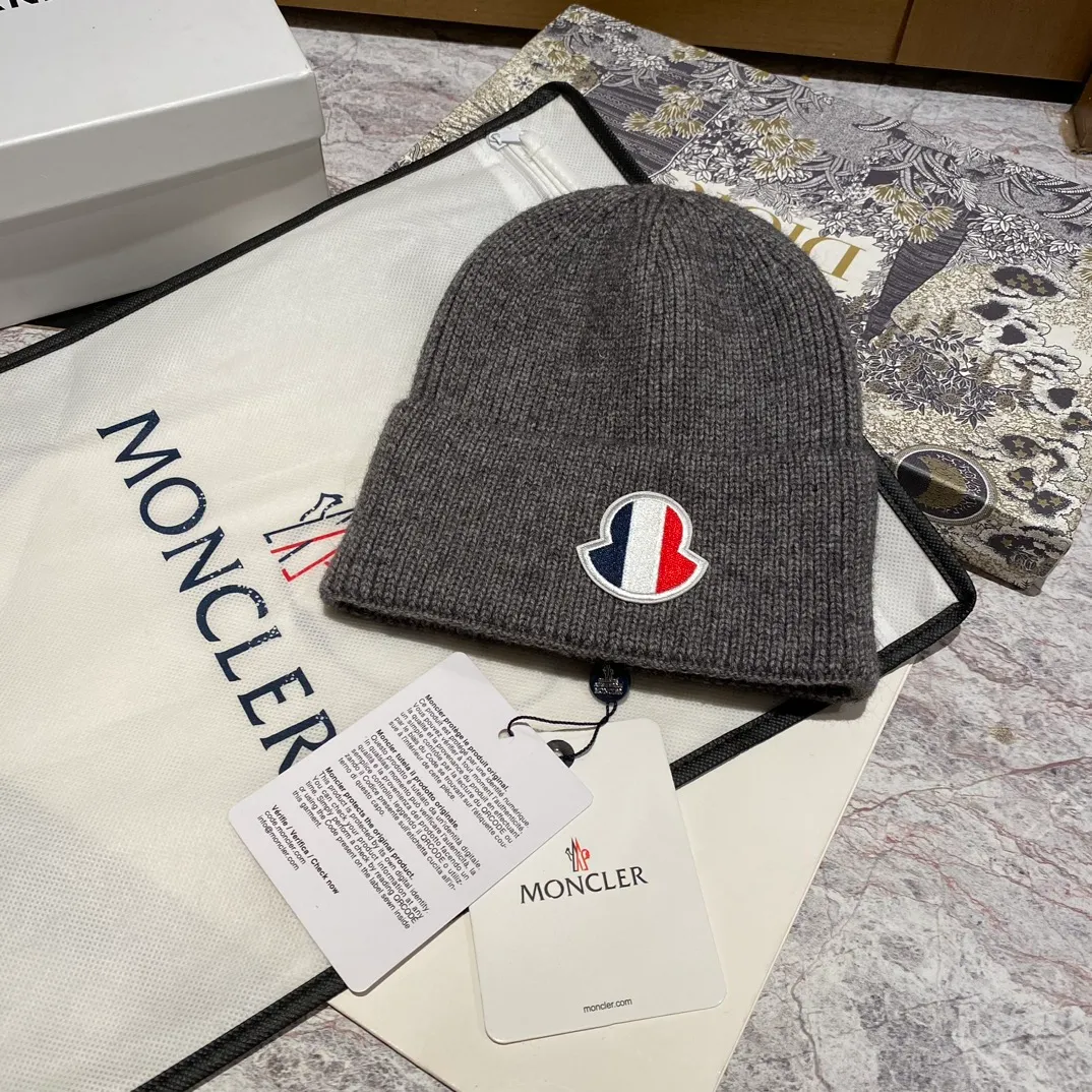 Moncler new cashmere knitted hat