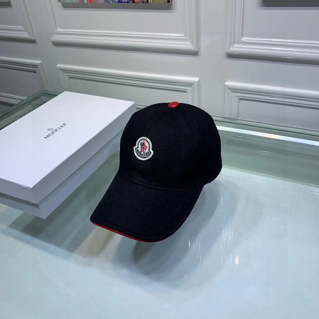 🉐100 Moncler classic original baseball cap, classic and popular style, 1:1 mold opening and customization at the counter, original canvas fabric + first layer of cowhide, pure cotton lining, light and breathable! The quality is great, the basic head circumference is 56cm, and the patch is adjustable.