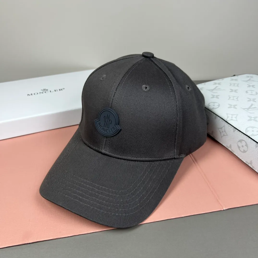 P76 comes with dust bag MONCLER mouth covering 🎩Good quality, high-end atmosphere, super popular 💖The texture is great, it is very easy to match when out on the street! Fashion trends! A must-have item for going out, the same style for men and women, get it now!