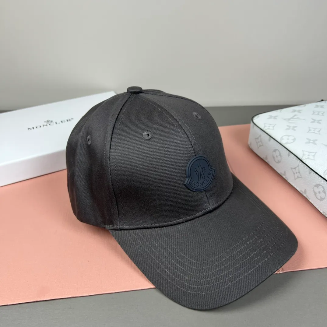 P76 comes with dust bag MONCLER mouth covering 🎩Good quality, high-end atmosphere, super popular 💖The texture is great, it is very easy to match when out on the street! Fashion trends! A must-have item for going out, the same style for men and women, get it now!
