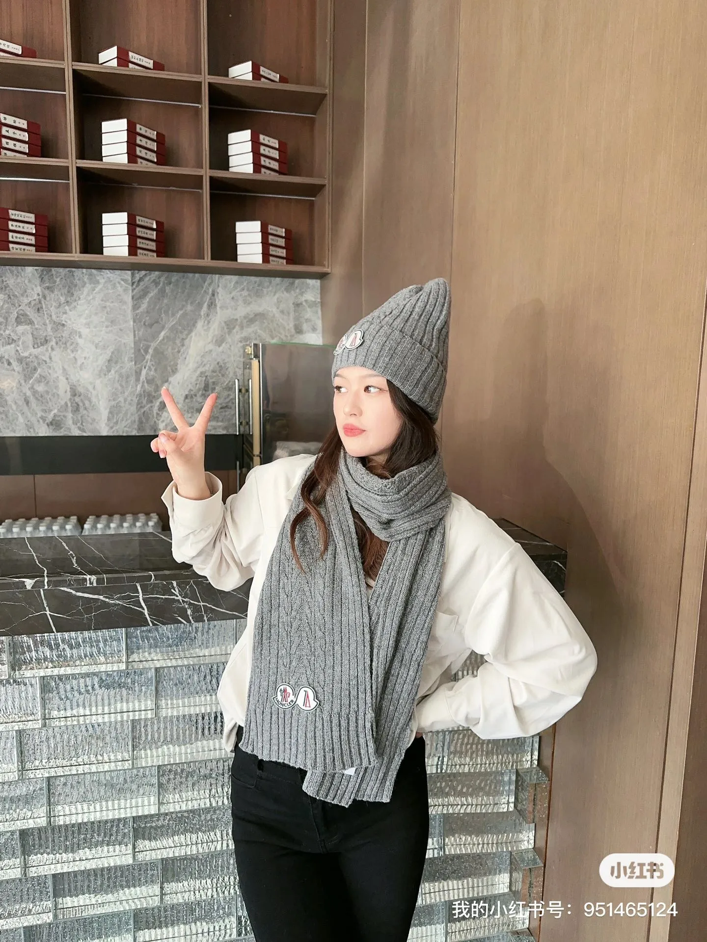 P170 MONCLER classic suit hat! Hat ➕Scarf! Cashmere and Rabbit Velvet Quality! It's warm and super comfortable~A great tool for young ladies to reduce their age in winter~This winter, all you need is a set of hats~It's warm and fashionable! Unisex model! Can be made as a couple model! Complete range of anti-counterfeiting labels and elevators! Many styles, welcome to choose!!