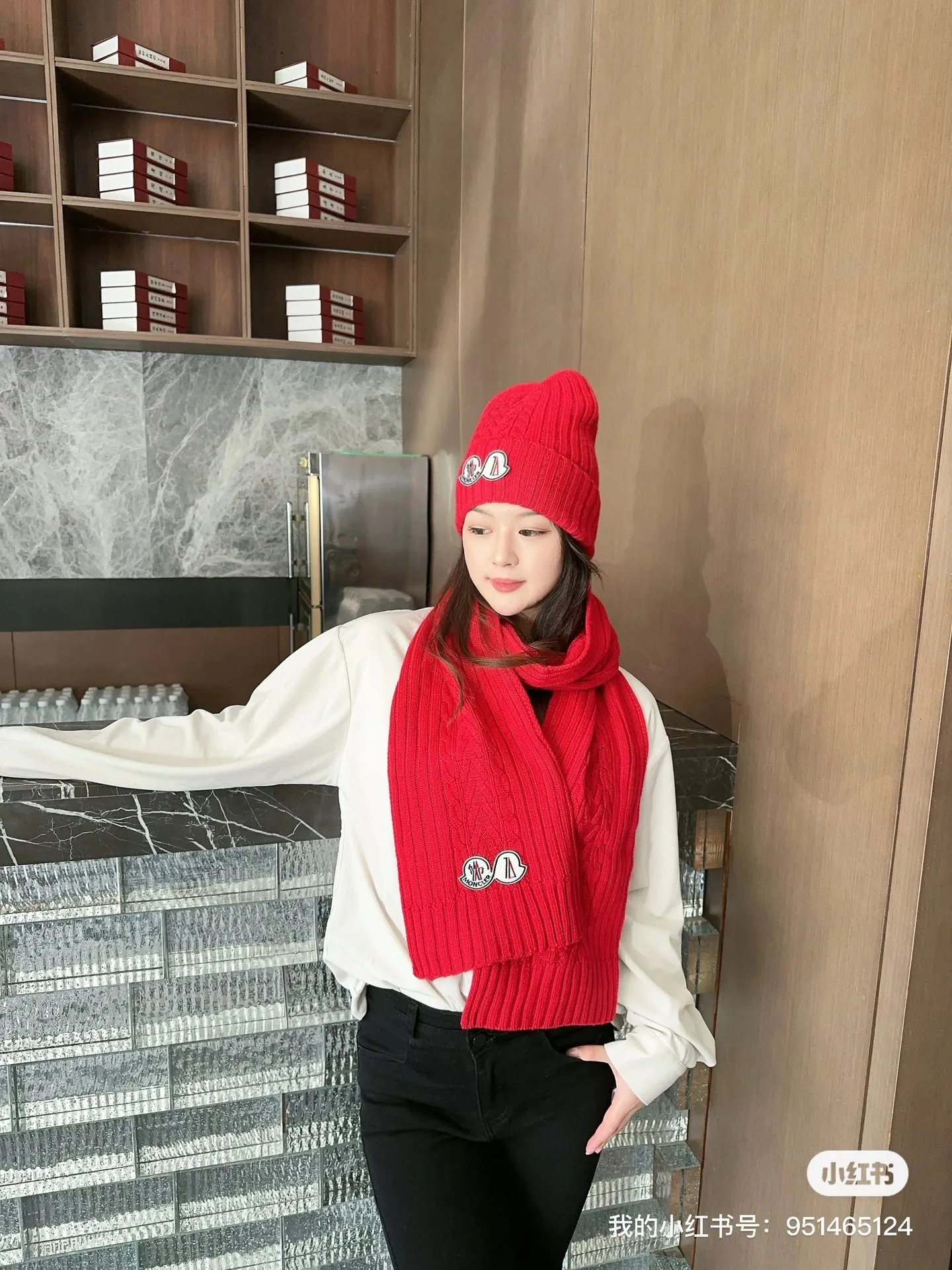 P170 MONCLER classic suit hat! Hat ➕Scarf! Cashmere and Rabbit Velvet Quality! It's warm and super comfortable~A great tool for young ladies to reduce their age in winter~This winter, all you need is a set of hats~It's warm and fashionable! Unisex model! Can be made as a couple model! Complete range of anti-counterfeiting labels and elevators! Many styles, welcome to choose!!