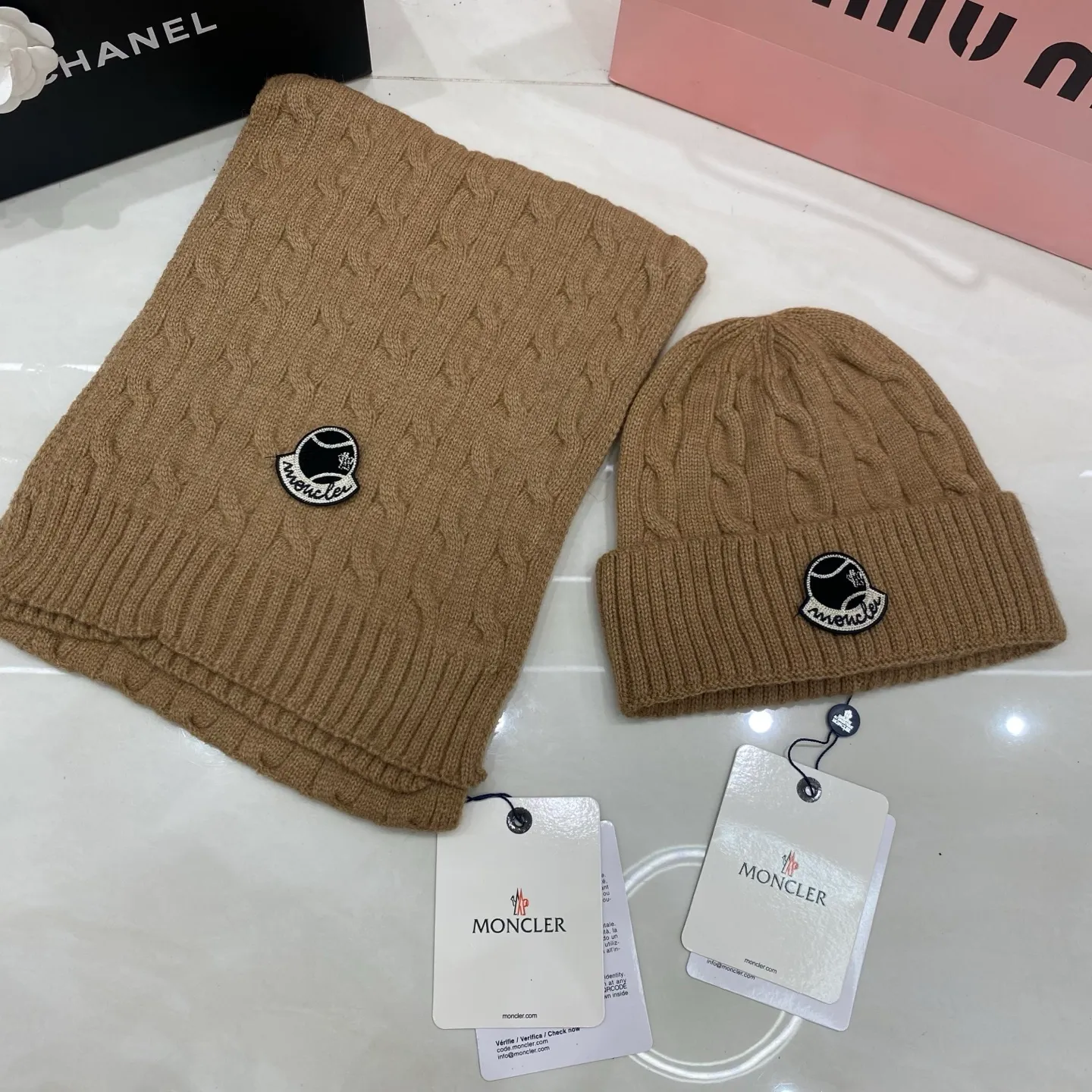 Moncler cashmere suit: scarf 🧣/cashmere knitted hat