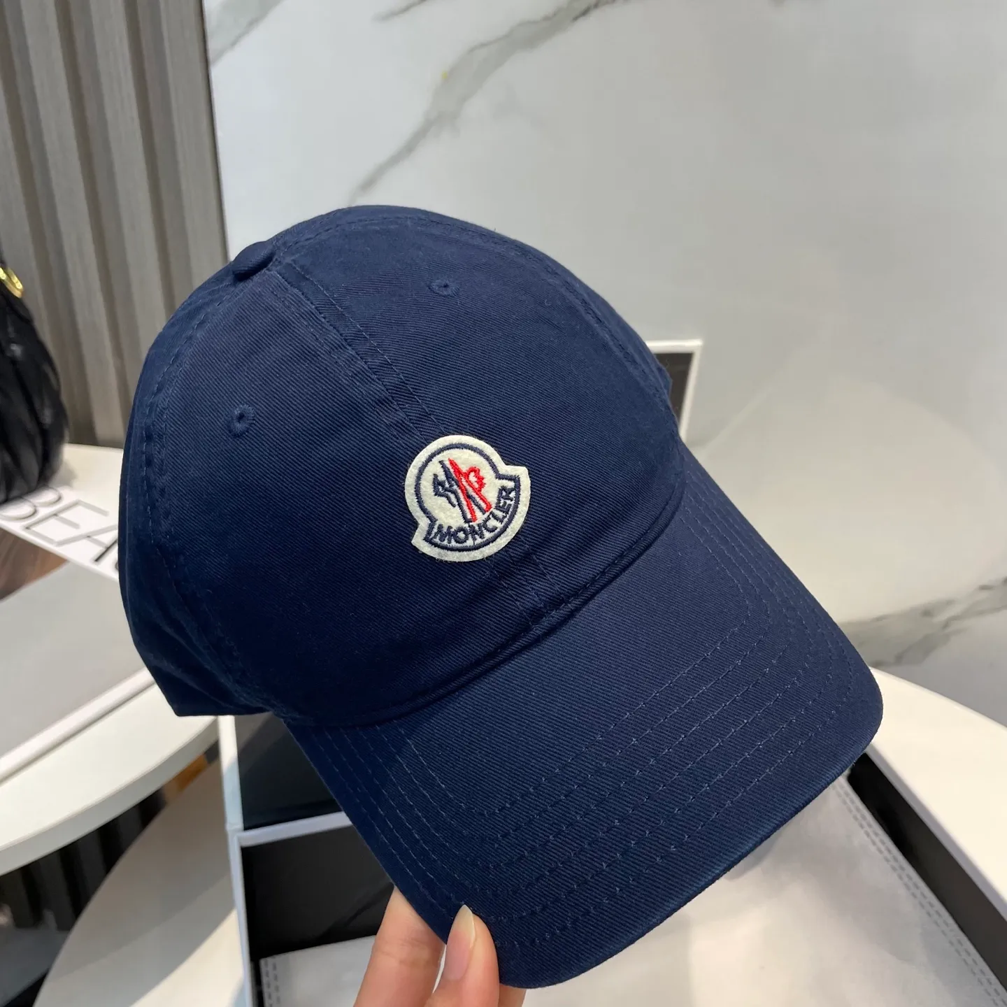 P50 MONCLER new baseball cap, a fashionable street item with a very good style, a favorite among Internet celebrities and fashion bloggers! High quality, comfortable and breathable, concave shape looks good