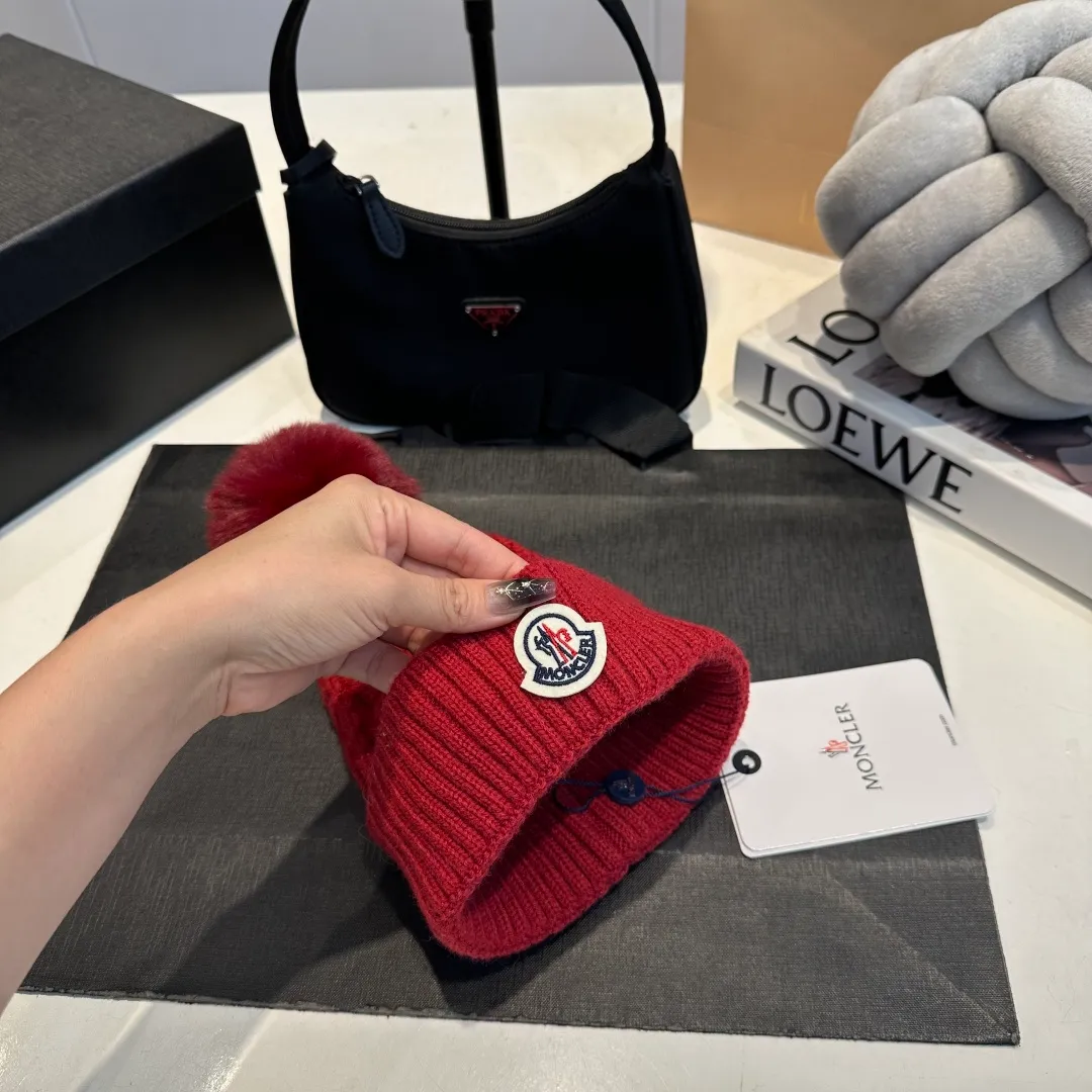 P60 MONCLER 25 autumn new product wool ball ear protection knitted toe wool hat cold hat sweet
