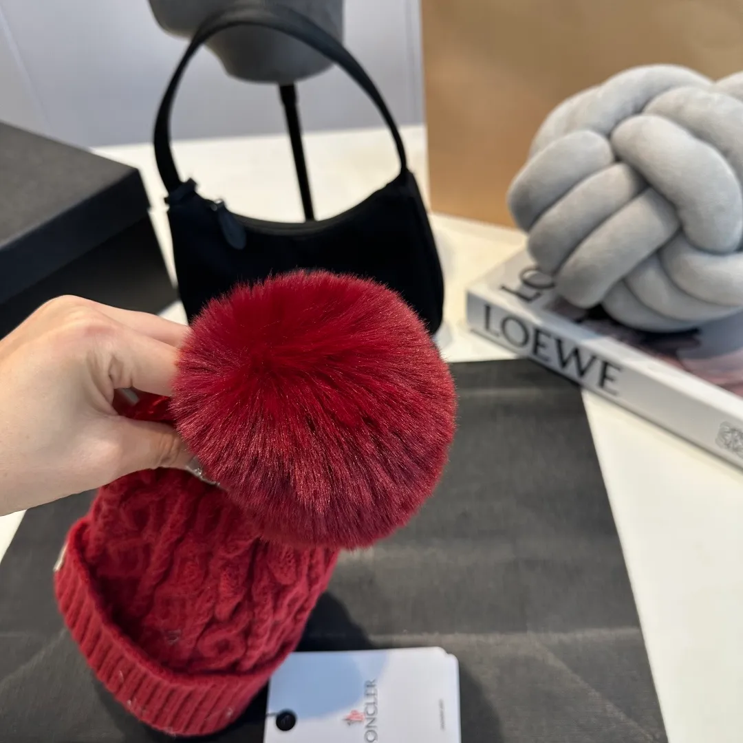 P60 MONCLER 25 autumn new product wool ball ear protection knitted toe wool hat cold hat sweet