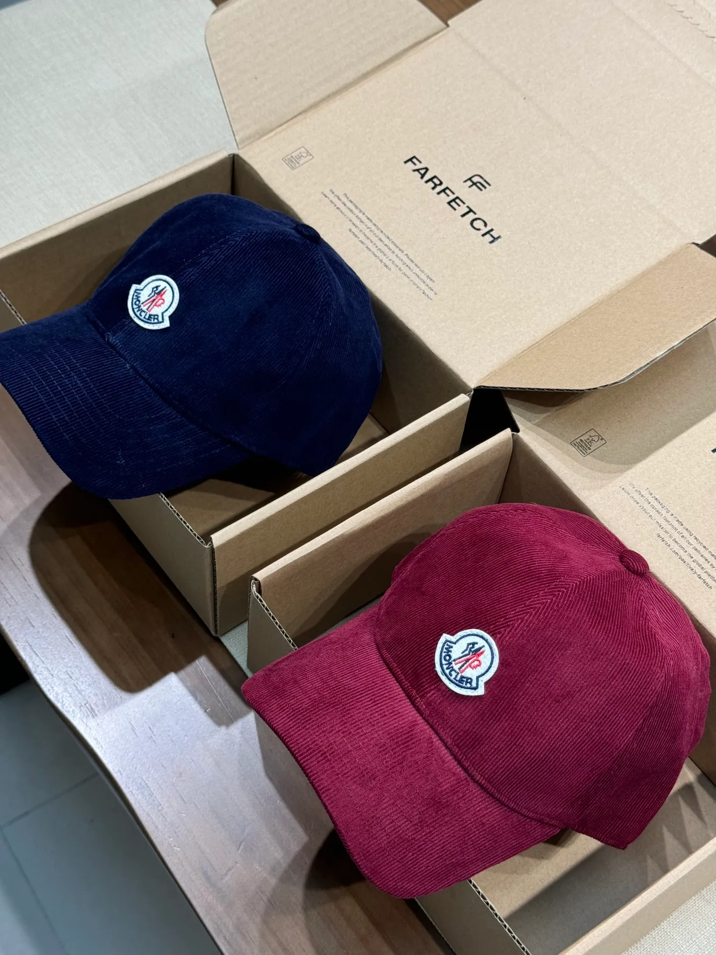 Moncler's new autumn and winter corduroy baseball cap, full of texture. This year's corduroy hat is really yyds ~
