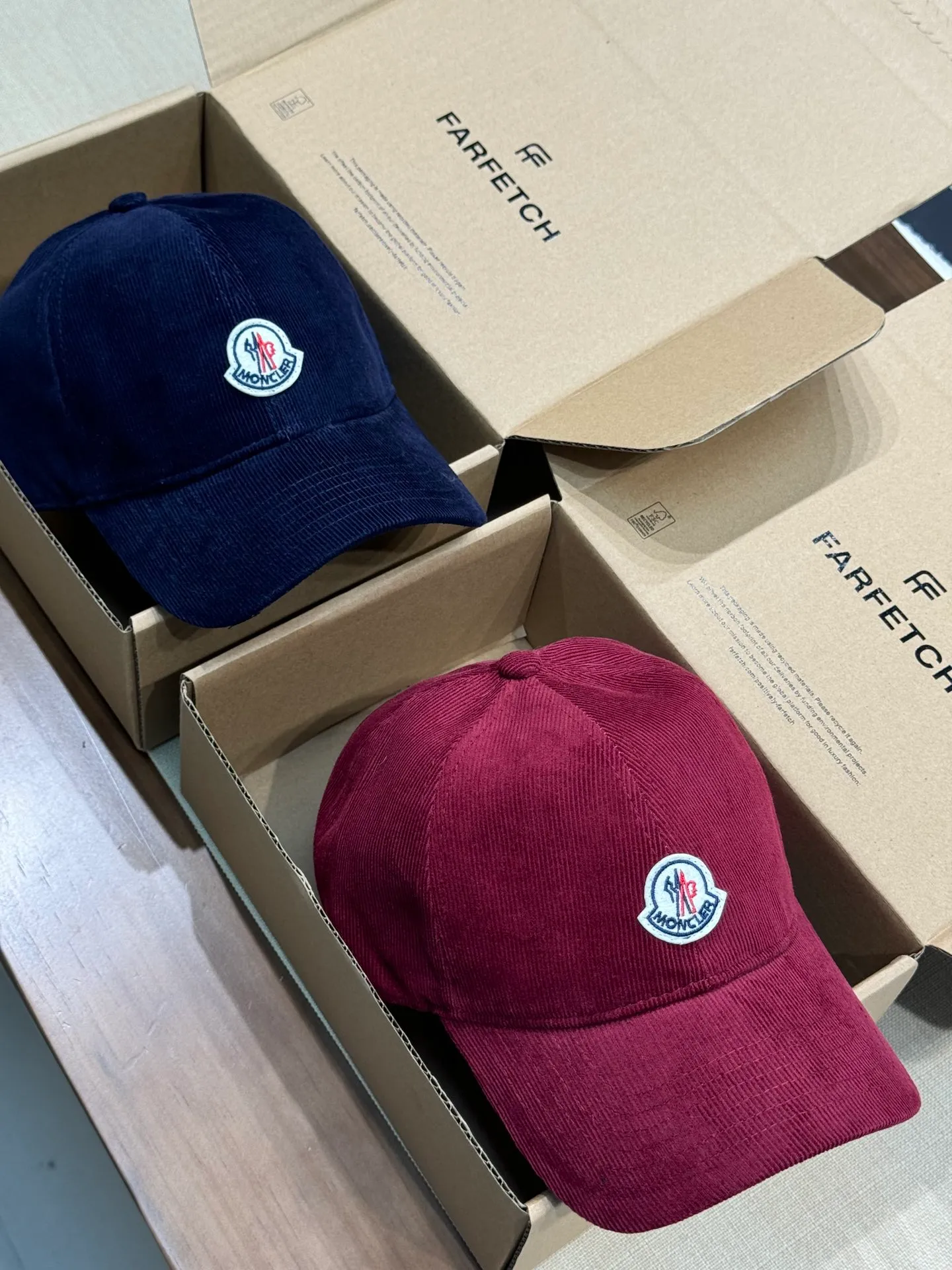 Moncler's new autumn and winter corduroy baseball cap, full of texture. This year's corduroy hat is really yyds ~