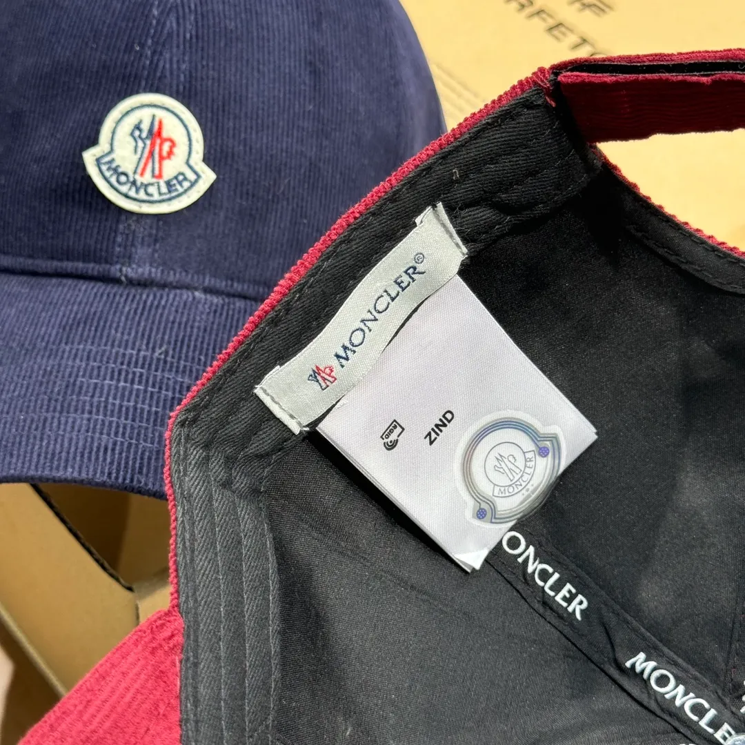 Moncler's new autumn and winter corduroy baseball cap, full of texture. This year's corduroy hat is really yyds ~