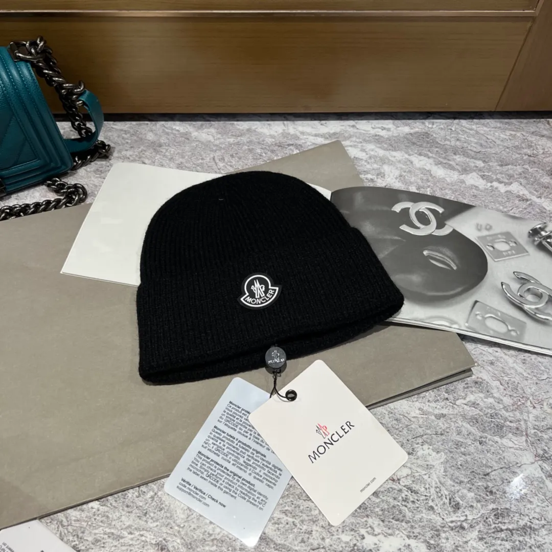 Moncler masked knitted cold hat
