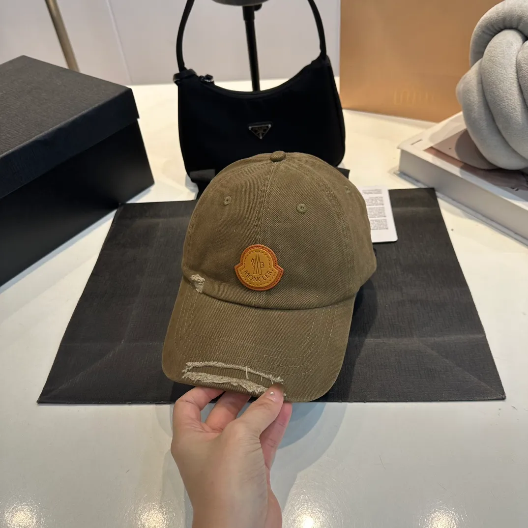P60 MONCLER autumn and winter ripped baseball cap, suitable for young and fashionable people. It has a strong visual effect, good-looking and high-quality!