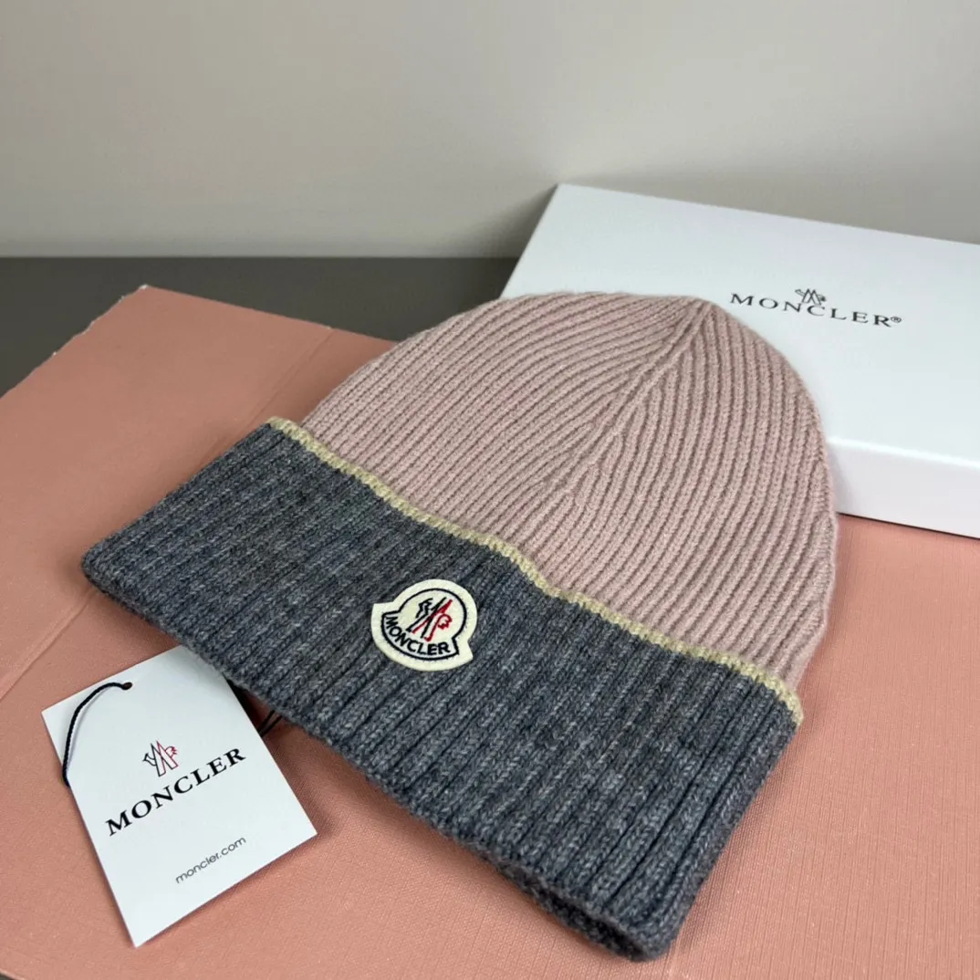 P50 comes with dust bag MONCLER mouth covering 🎩Good quality, high-end atmosphere, super popular 💖The texture is great, it’s great to match when out on the street! Fashion trends! A must-have item for going out, the same style for men and women, get it now!