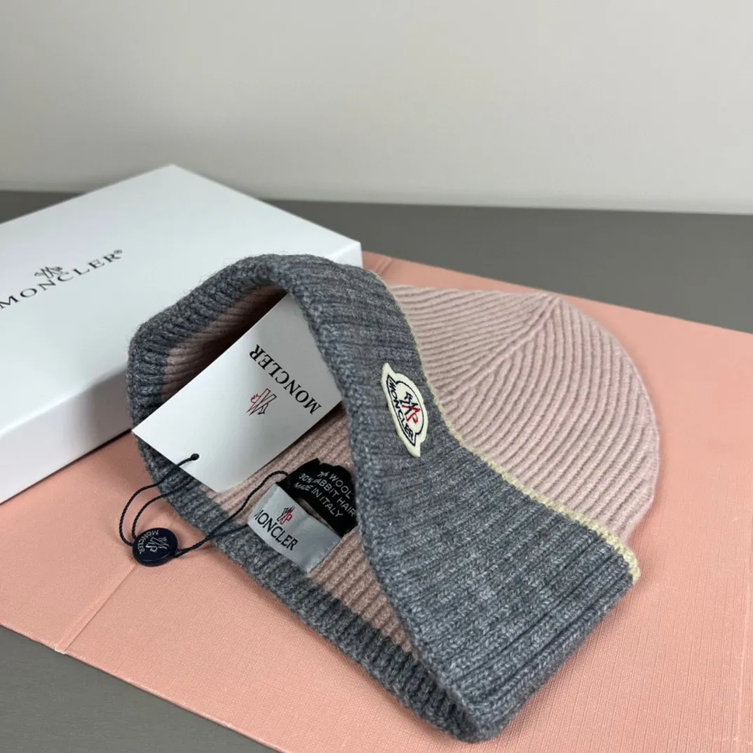 P50 comes with dust bag MONCLER mouth covering 🎩Good quality, high-end atmosphere, super popular 💖The texture is great, it’s great to match when out on the street! Fashion trends! A must-have item for going out, the same style for men and women, get it now!