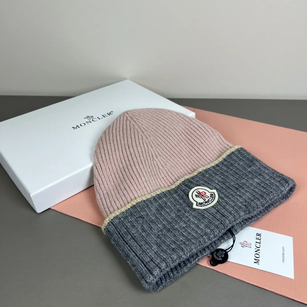 P50 comes with dust bag MONCLER mouth covering 🎩Good quality, high-end atmosphere, super popular 💖The texture is great, it’s great to match when out on the street! Fashion trends! A must-have item for going out, the same style for men and women, get it now!