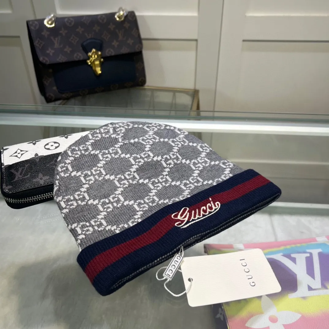 P48 GUCCI Gucci official website's latest wool knitted hat, 💓original replica from the official website. Very soft and skin-friendly, very elastic 💓textured and very versatile style~very warm, a must-have item in autumn and winter, unisex, can be worn by any head size. Really recommended