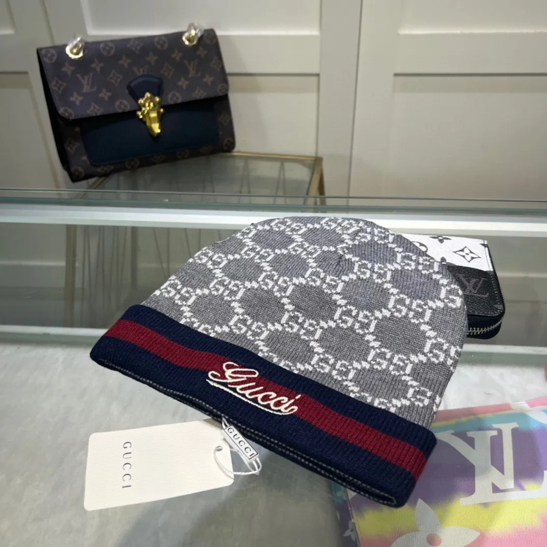 P48 GUCCI Gucci official website's latest wool knitted hat, 💓original replica from the official website. Very soft and skin-friendly, very elastic 💓textured and very versatile style~very warm, a must-have item in autumn and winter, unisex, can be worn by any head size. Really recommended