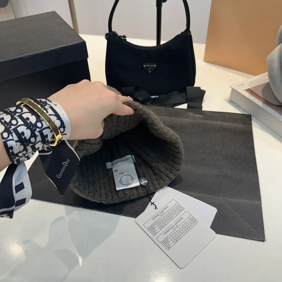 P70 moncler European and American style 2024 autumn and winter new warm wool hat for men and women, universal version wool hat cold hat