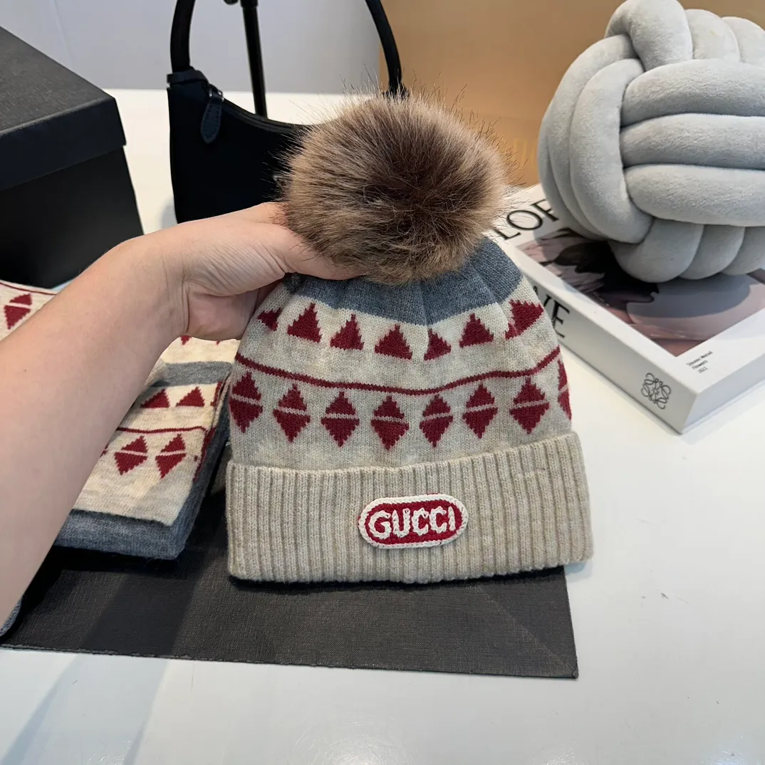 P180 Gucci Gucci scarf, gloves, hat three-piece set, casual and versatile, rabbit wool + cashmere knitted scarf and hat set, warm and fashionable, comfortable and soft texture, versatile style, unisex 💑couple style 😱[wit] winter warm series