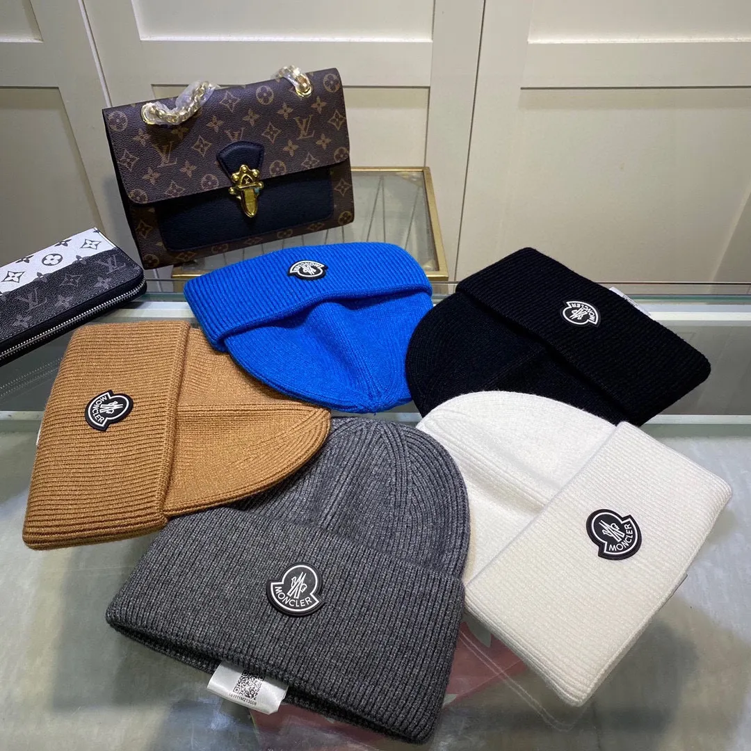 P50 comes with dust bag🌺【MONCLER】wool knitted hat! There is a scannable QR code inside! Selected wool base, the same style for men and women, thickened for warmth, fashionable and popular🌸First-class quality, the best brand for keeping warm in winter, order now, limited edition
