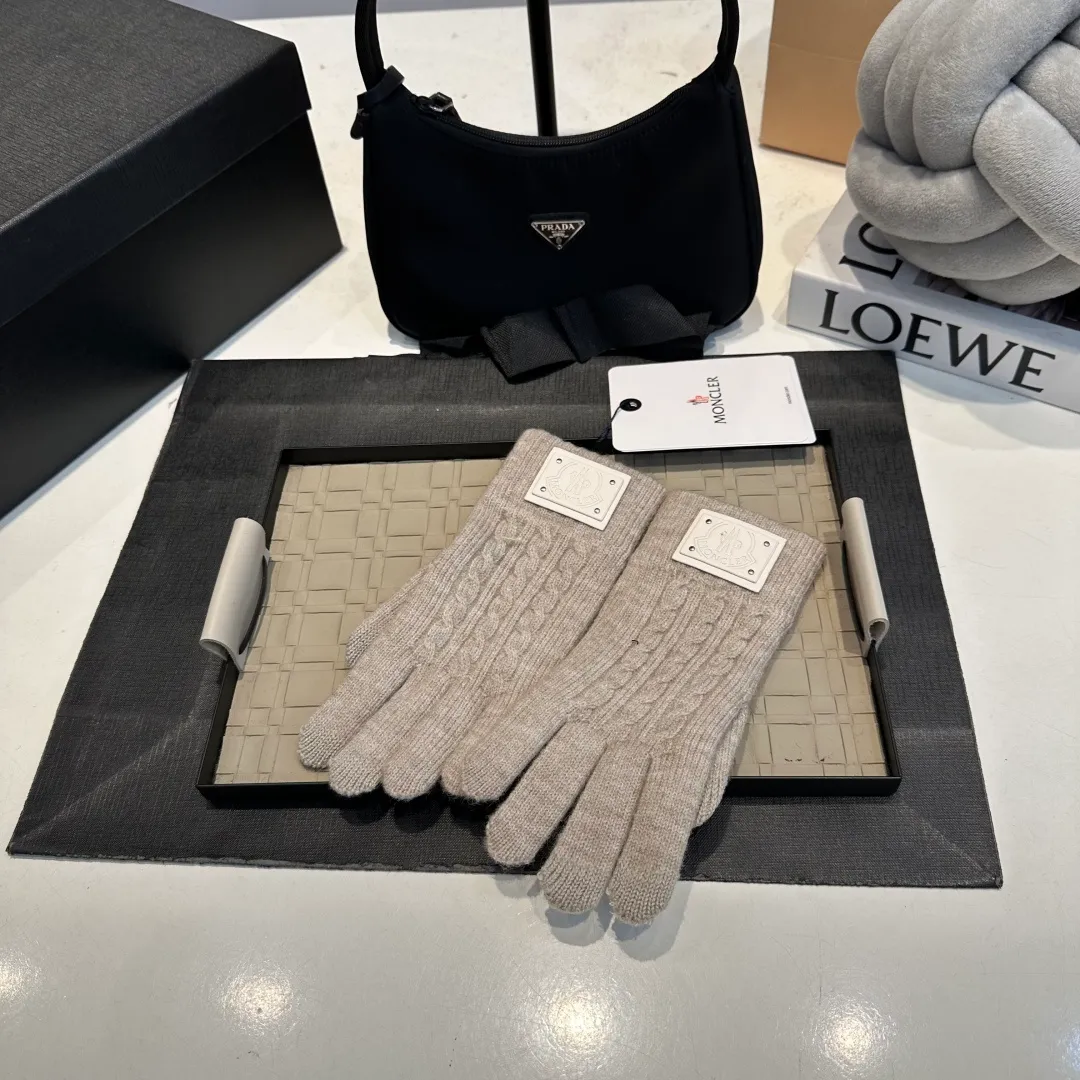 P50 Moncler Suede Gloves for Women with Mouth Mouth, Winter Velvet and Thickened Touch Screen Cycling Bike to Keep Cold and Warm
